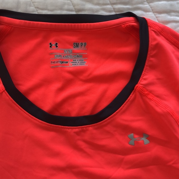 Under Armour top - Picture 2 of 3